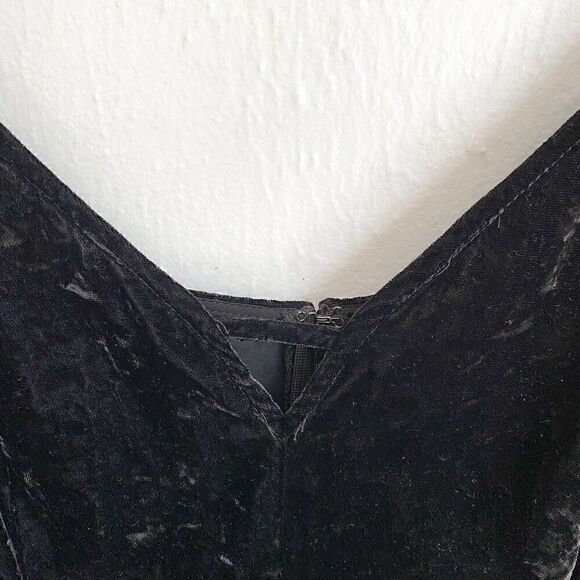 NWT ELLA MOSS WOMEN'S VELVET PLUNGING CAMI JUMPSUIT ROMPER BLACK LARGE WIDE LEG - Picture 4 of 12